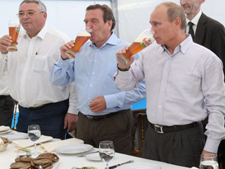 Путин со Шредером обмыли запуск "Северного потока"
