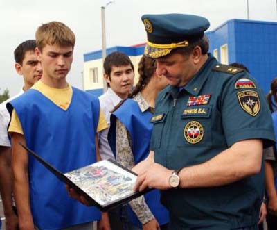 Министр МЧС России сделал подарок студентам республиканского училища олимпийского резерва