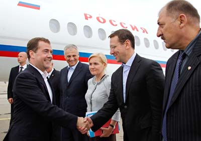 Дмитрий Медведев: "Тот, кто отдает хоть пядь земли, провоцирует бурю"