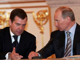 Думская оппозиция предложила Путину и Медведеву побороться за пост президента