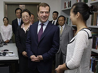 Чиновник без Интернета не имеет будущего - Медведев