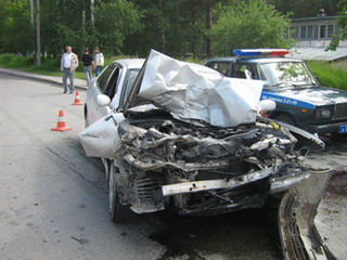 В Черемушках столкнулись иномарка и микроавтобус (фото)