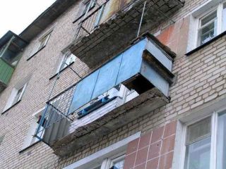 В Хакасии пенсионерка выбросилась с балкона