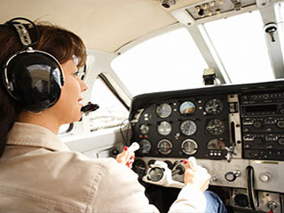 Женщина-пилот довела пассажира до паники