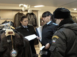 В Хакасии хозяйка магазина меховых изделий лишилась имущества за долги