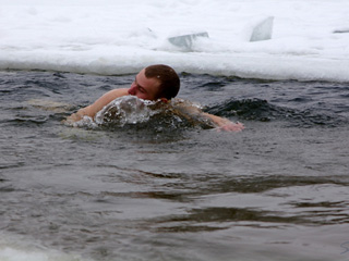 В Саяногорске прошли соревнования моржей