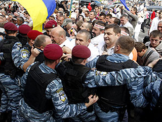 Сторонники Тимошенко устроили драку в Киеве