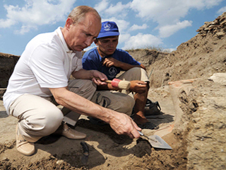 Путин попробовал себя в археологии