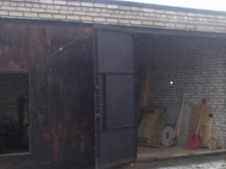 В Ужуре тела четырех школьников обнаружили в гараже