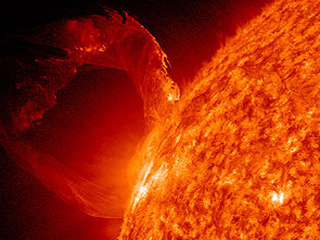 Земле угрожает мощный обстрел с Солнца