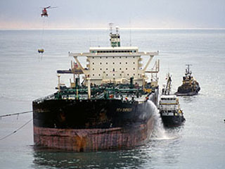 В Каспийском море тонет российский танкер