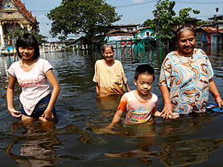 Жители требуют затопить Бангкок