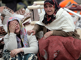Турки в панике выбегали из домов