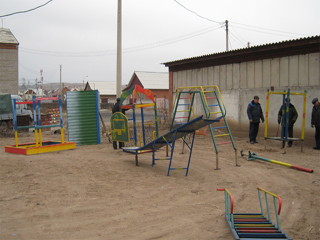 В Черногорске установили детскую площадку