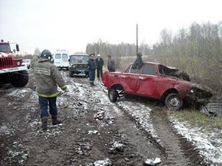Под Новосибирском "Москвич" упал в канаву - утонули 7 подростков (фото)