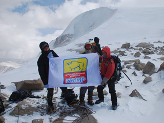 "МаВР" помог хакасским альпинистам покорить вершину горы в Туве
