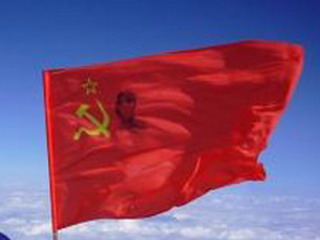 Житель Хакасии погиб при попытке водрузить на скалу флаг СССР 