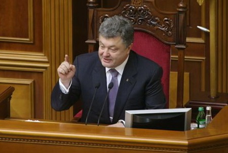 Порошенко запрещает мужчинам призывного возраста покидать Украину