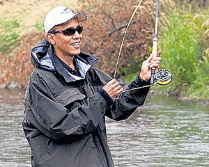 По стопам Путина - Обама повышает свой рейтинг рыбалкой