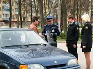 На автомобили жителей Хакасии наложили арест за долги