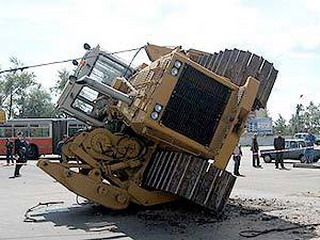 В Хакасии трактор упал с обрыва - водитель погиб