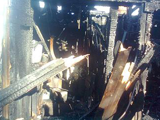 В Абакане сгорели надворные постройки жилого дома