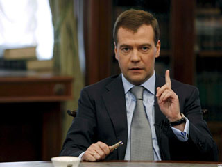 Медведев предложил переназначить Чайку на должность генпрокурора 
