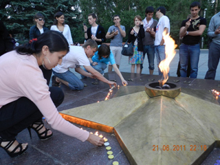 Молодогвардейцы Хакасии зажгли свечи памяти