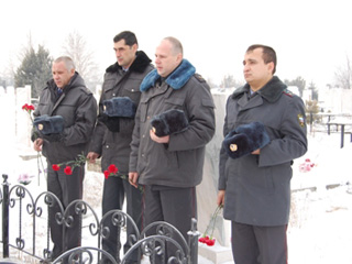 В ГИБДД Хакасии почтили память погибшего коллеги