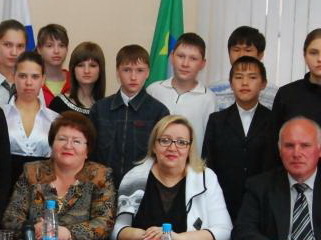 Лучшим школьникам Хакасии вручили паспорта граждан РФ
