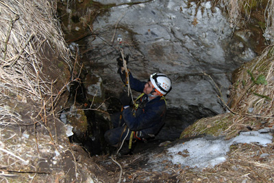 Волонтёры-спелеологи наводят порядок в пещерах Хакасии