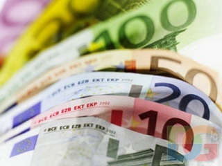 Европейцы мечтают  обесценить евро