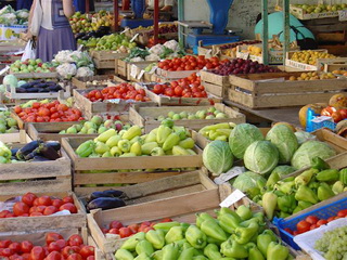 Продукты в столице Хакасии  выгоднее приобретать на рынках