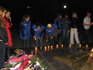 В ночь перед Днем памяти и скорби на военных мемориалах Хакасии зажглись свечи