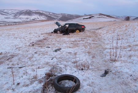 В Хакасии автомобиль слетел с дороги, водитель погиб