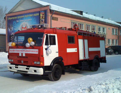 Будущие пожарные Хакасии обзавелись спецтехникой