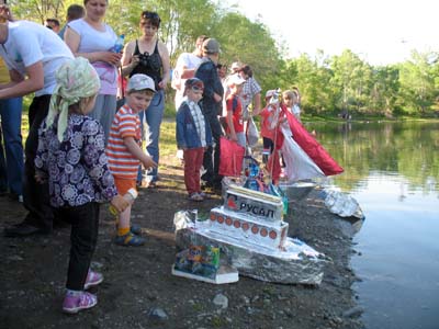 Дети саяногорских металлургов в первый день лета отправили в плавание «Алюминиевые паруса»