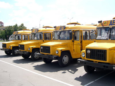 Глава Хакасии передал муниципалитетам новые школьные автобусы