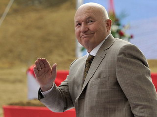  Лужков  уйдет в оппозицию - мнения политологов
