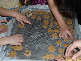 Добровольцы РУСАЛа научились печь печенье