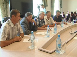 Глава Хакасии встретился с бывшими работниками шахты "Енисейская" 