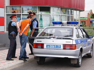 В Саяногорске наряд УВО задержал подозреваемого в краже