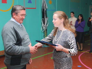 Энергетики поблагодарили саяногорских учителей за работу по электробезопасности 