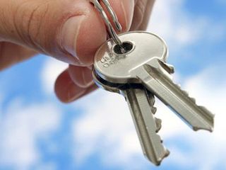 В Хакасии молодой учитель получила ключи от нового жилья