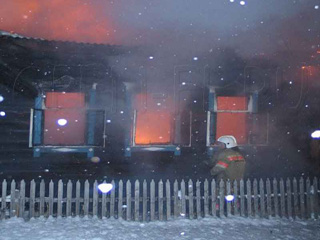 В Абакане из-за неисправной печи загорелся частный дом