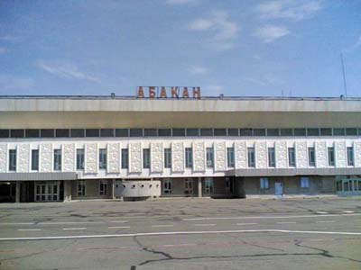 Виктор Зимин проводит совещание в аэропорту "Абакан"