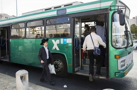 Палестинец с ножом напал на пассажиров автобуса в Тель-Авиве