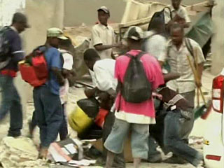 Гаитяне баррикадируют улицы горами трупов