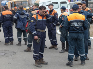 Горноспасатели из Хакасии работают на месте трагедии в Междуреченске