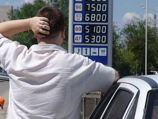 Прокуратура Хакасии просит сообщить о фактах взвинчивания цен на бензин в день аварии